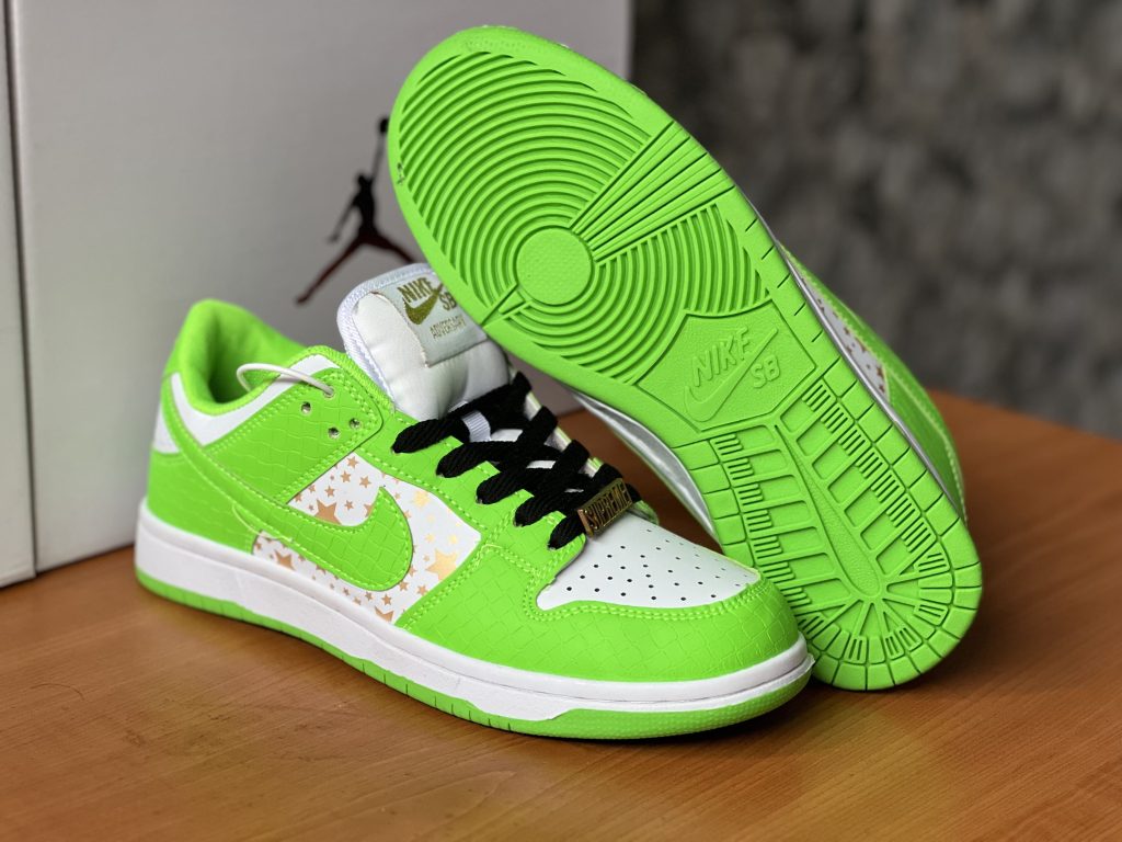 where to buy supreme nike sb dunk low